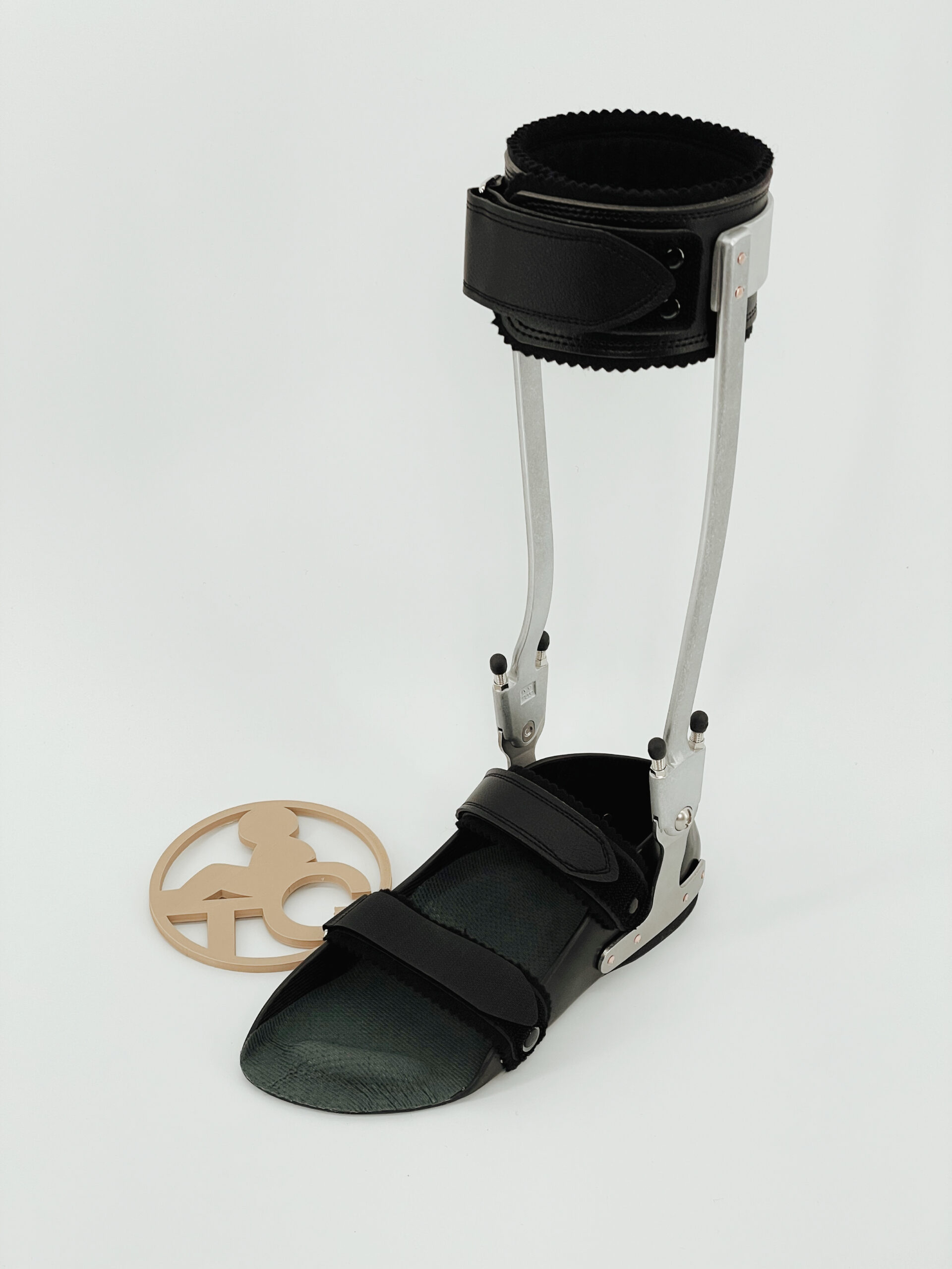 両側支柱付短下肢装具