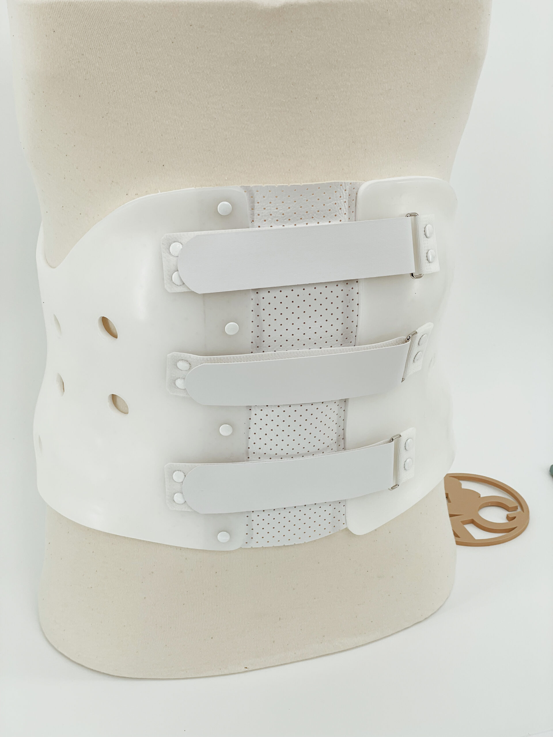 硬性コルセット